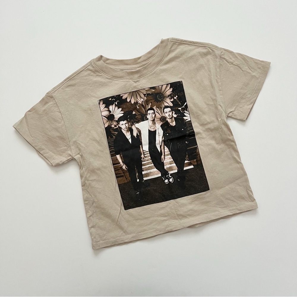 Gap Girls Beige Graphic T-Shirt Jonas Brothers size M (8)